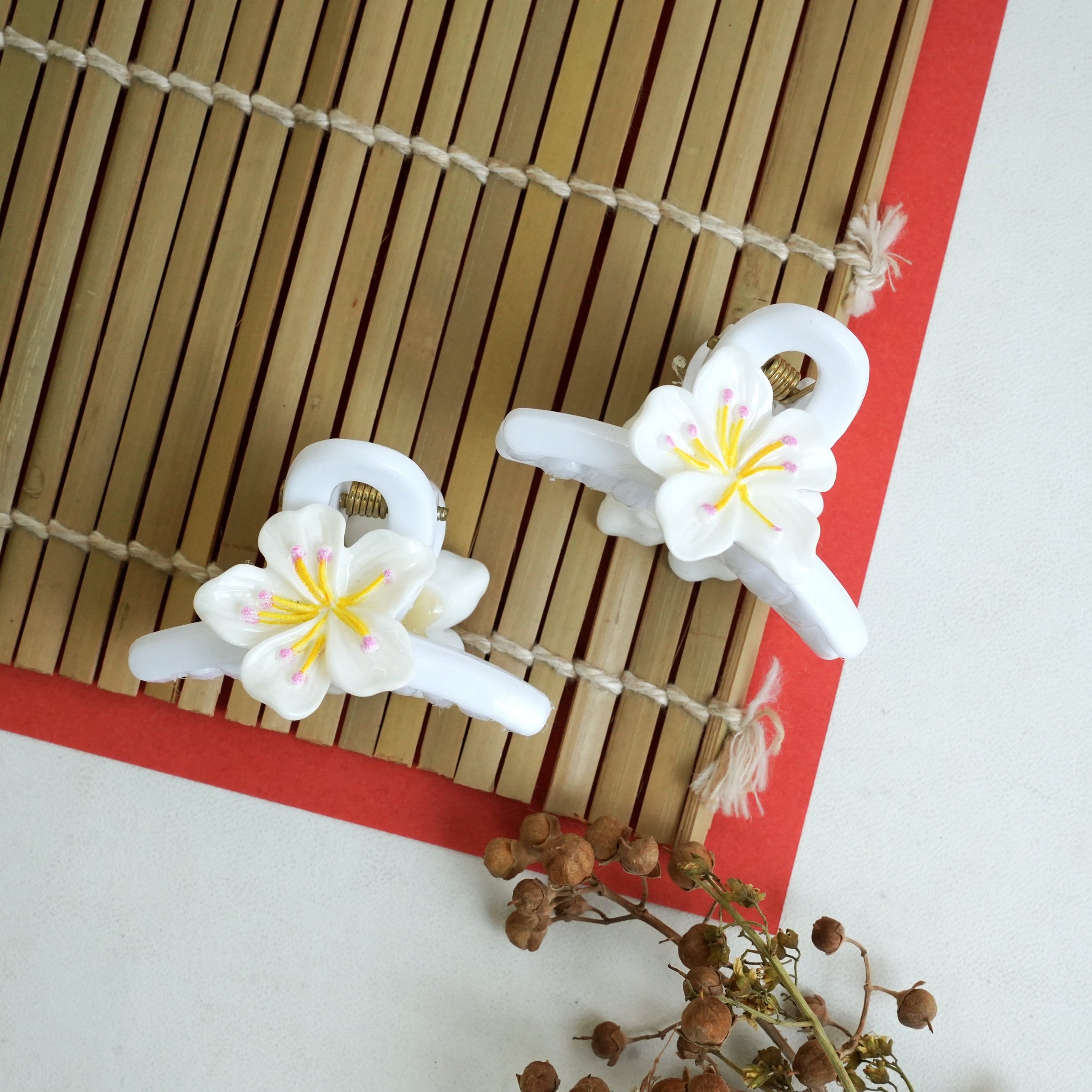 Blooming Flower Hair Clip Pair – A Touch of Nature for Your Style