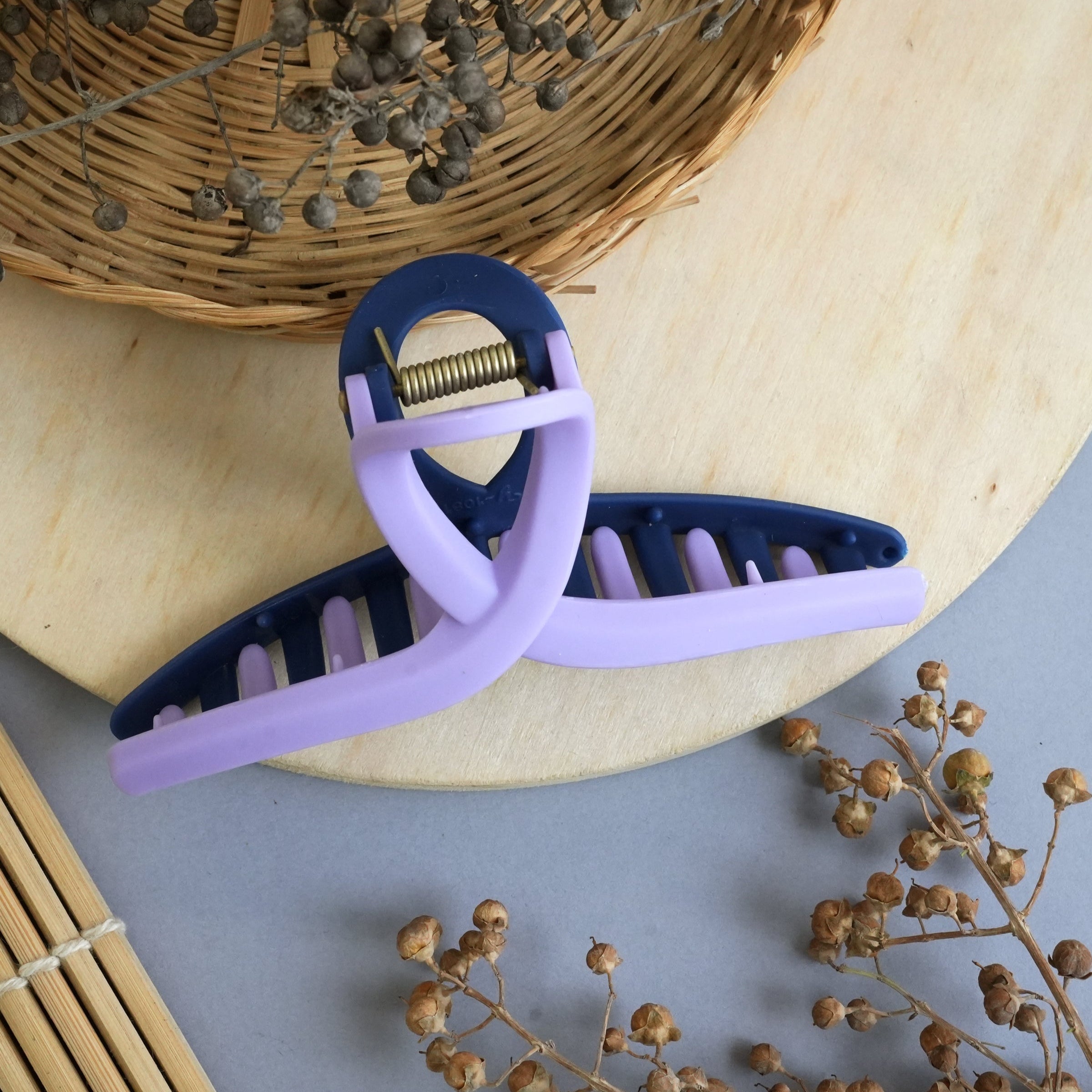 Minimalist Matte Hair Claw Clips – Classic Elegance"