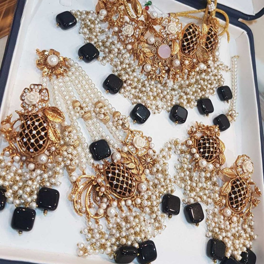 Matte Gold Turkish Collar Set With Black and Pearl Accents