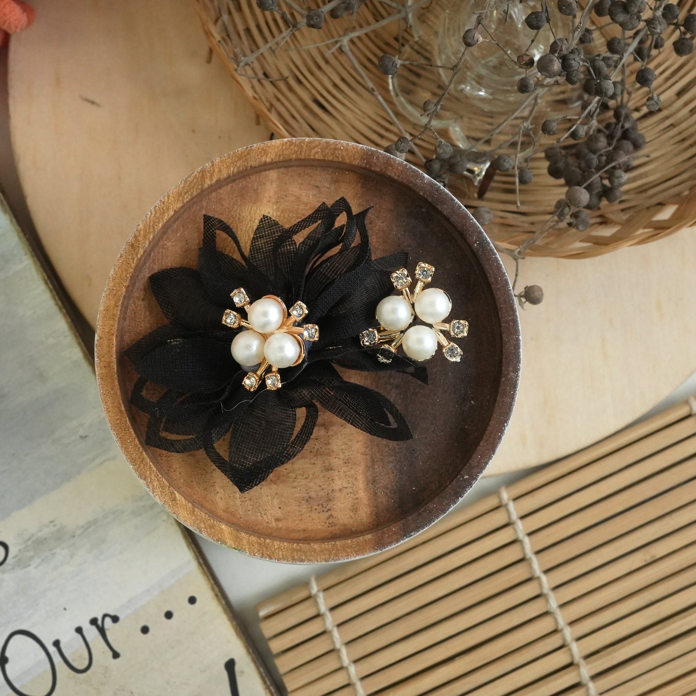 Elegant Pearl Floral Hair Pins