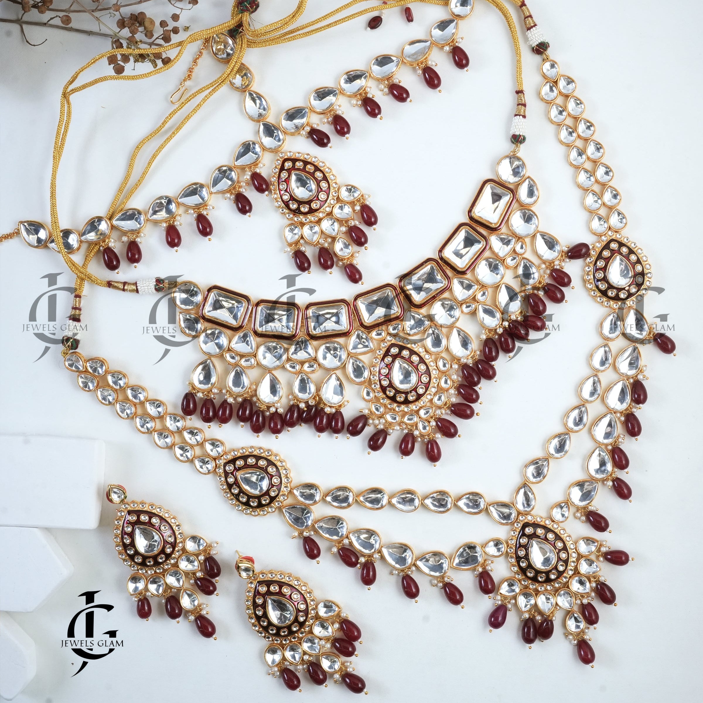 Gleaming Kundan and Emerald Bridal Jewelry Set