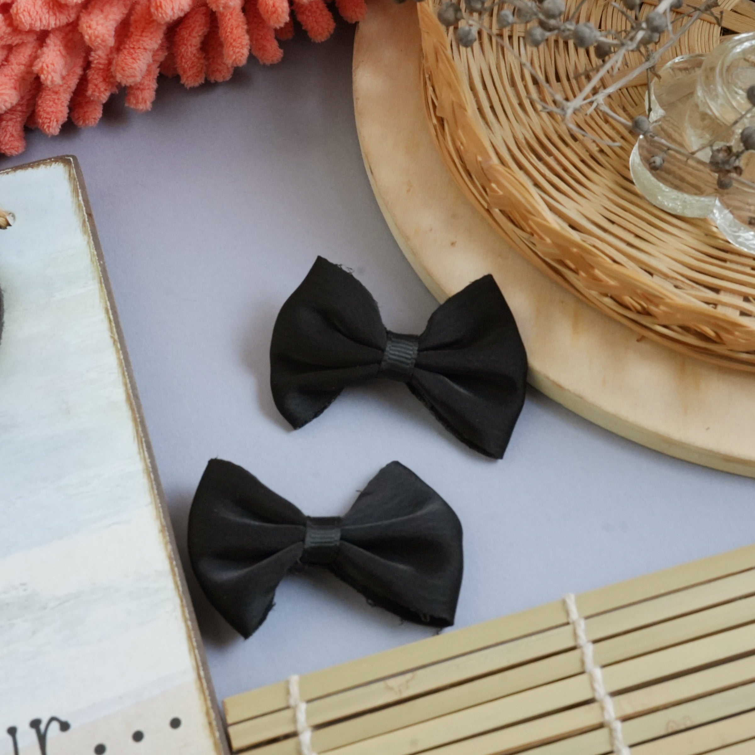 Bow hair pins pair