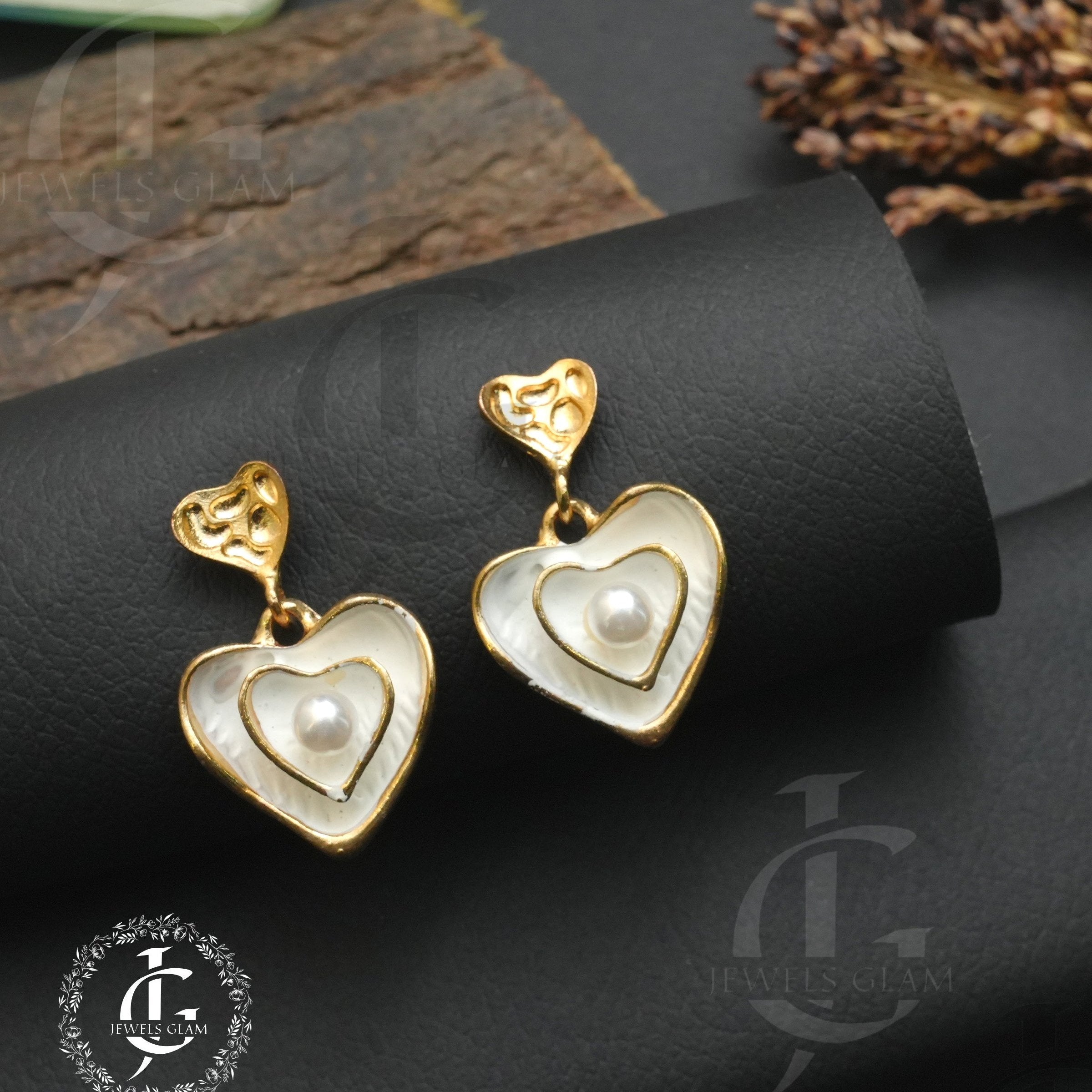 Golden Heart Elegance Pearl Earrings