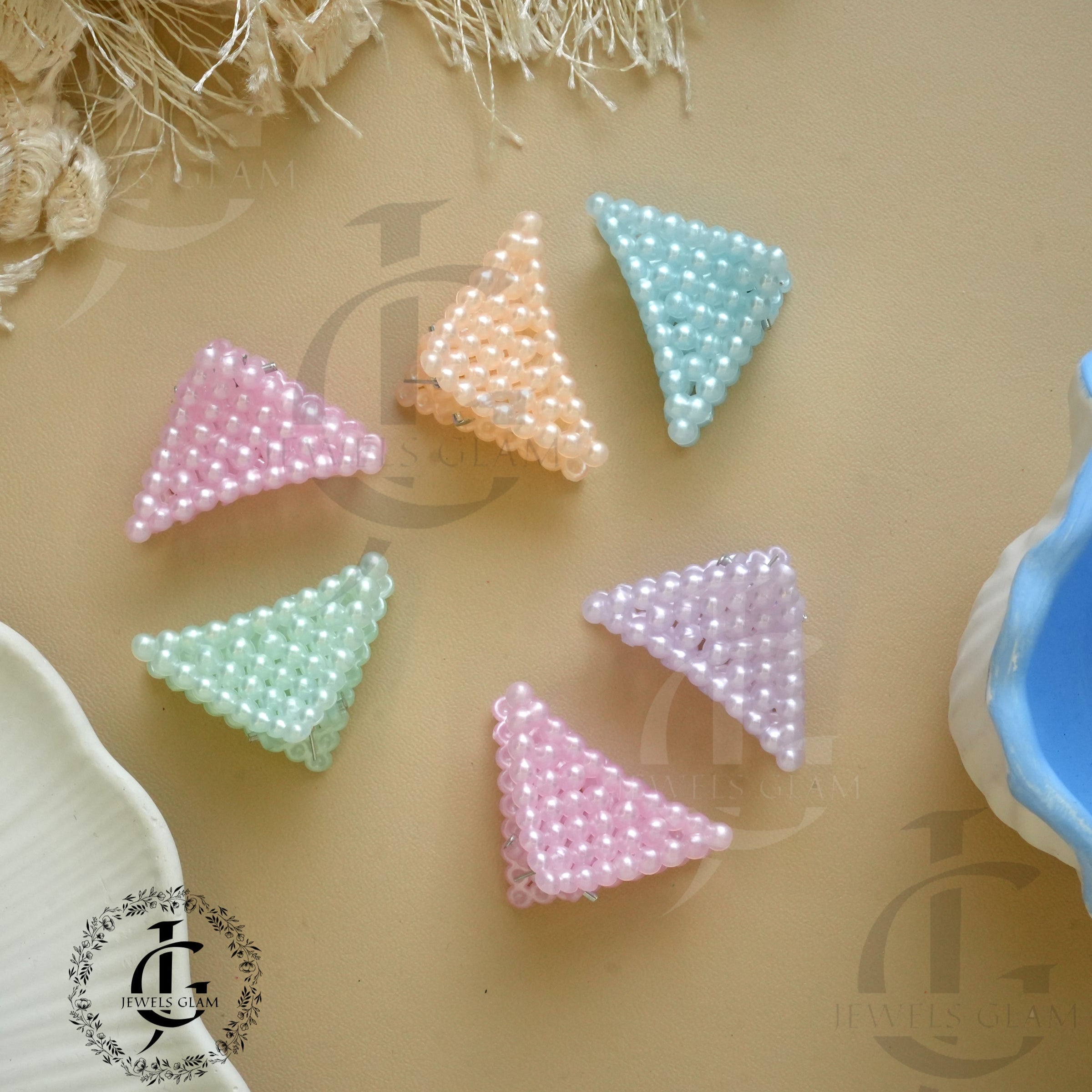 Triangular Pearl Hair Catchers – Pastel Elegance
