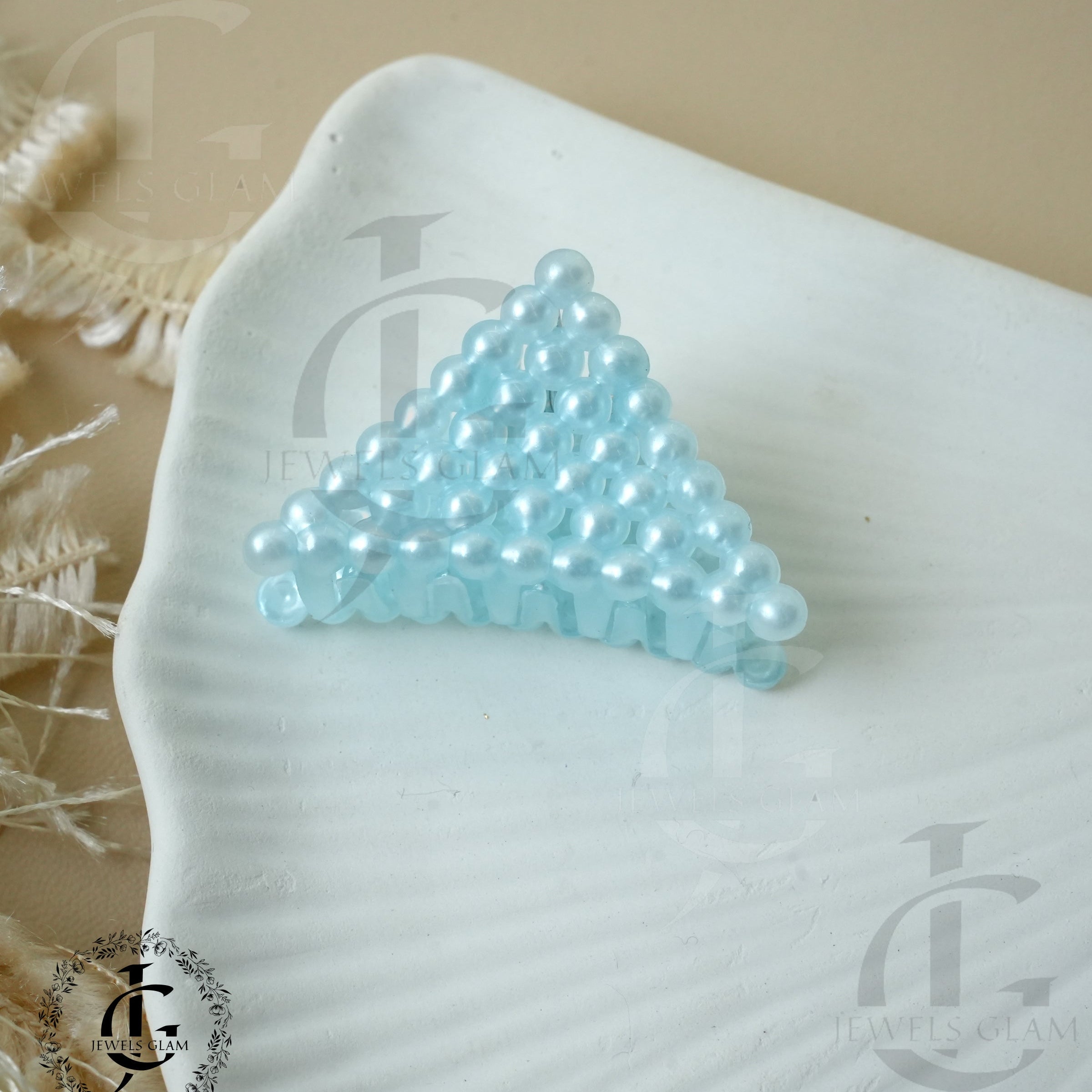 Triangular Pearl Hair Catchers – Pastel Elegance