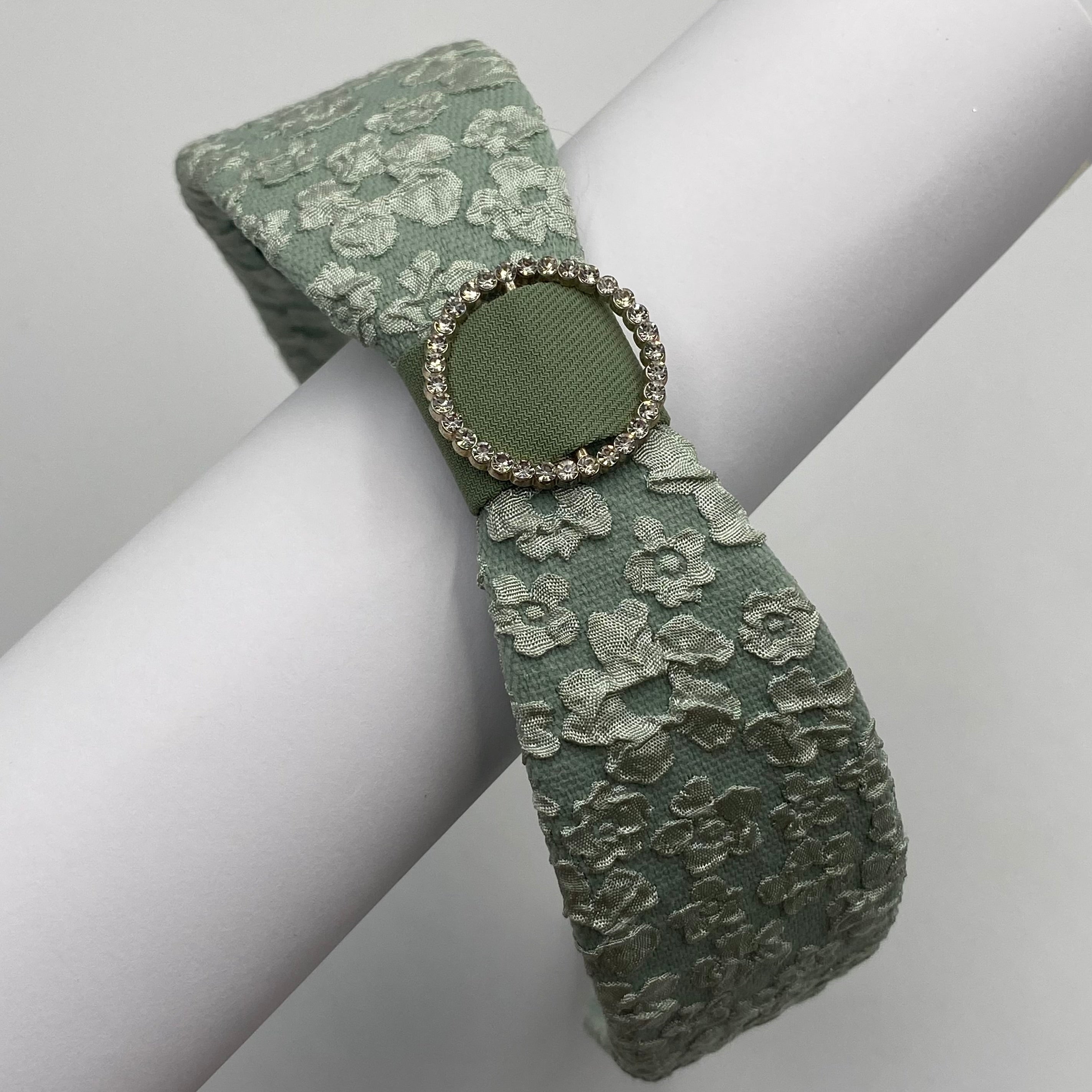 Elegant Lace Hairband with Rhinestone Accent