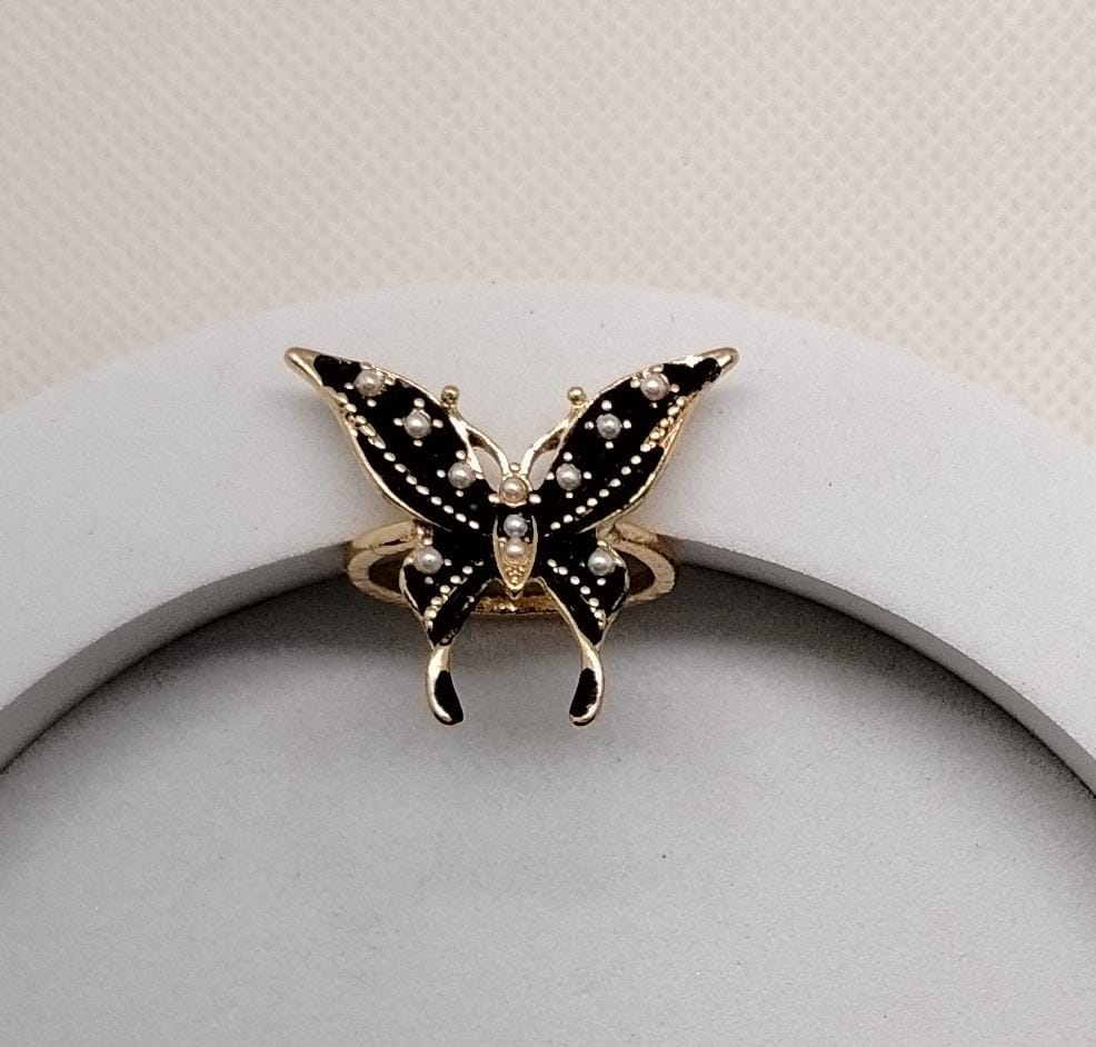 Elegant Butterfly Ring with Colorful Crystals